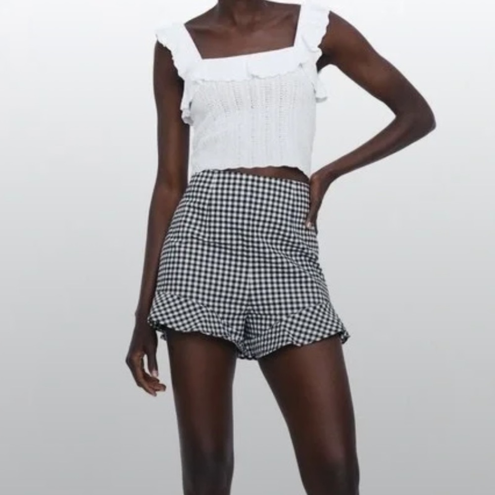 ⭐️SOLD- Zara Women’s Ruffled Gingham Navy and White Shorts - size Medium - Picture 1 of 12